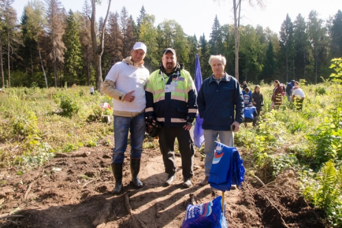 Андрей Журин, Александр Кондрашкин и Николай Хаткевич на эко-акции «Наш лес. Посади свое дерево»